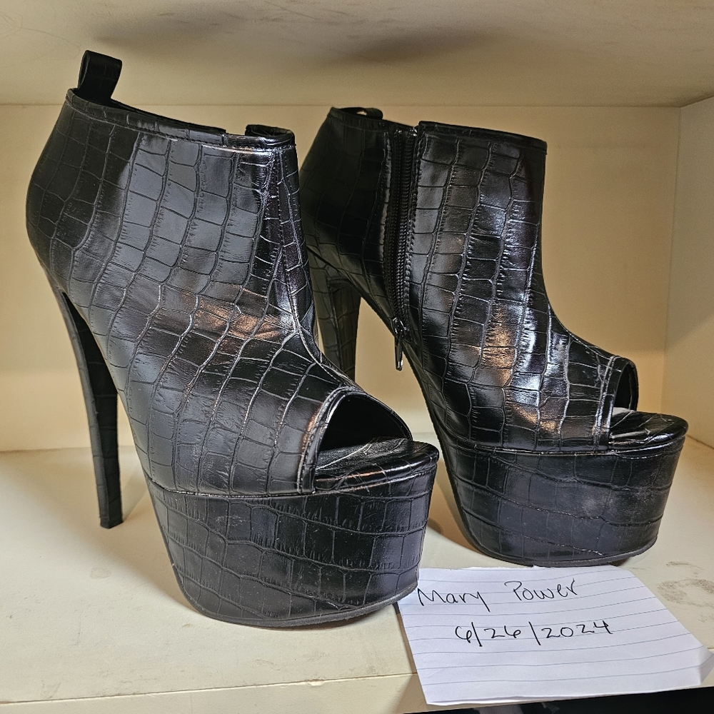 Heels - Picture 3 of 3